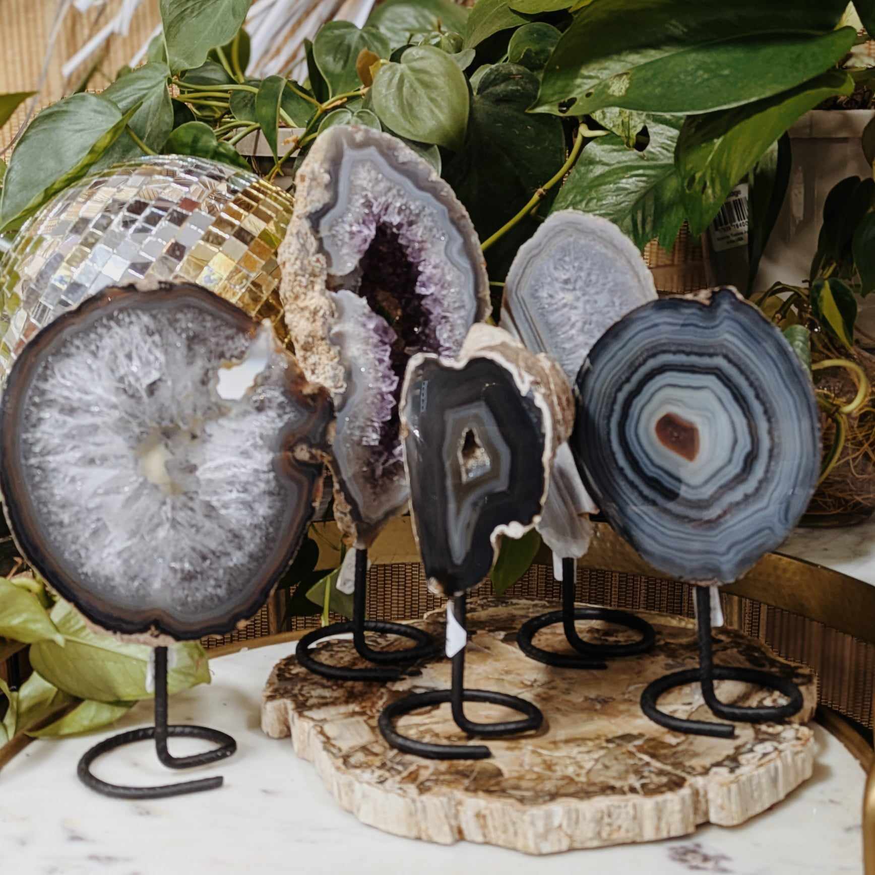 Agate On Stand Wild Alabaster