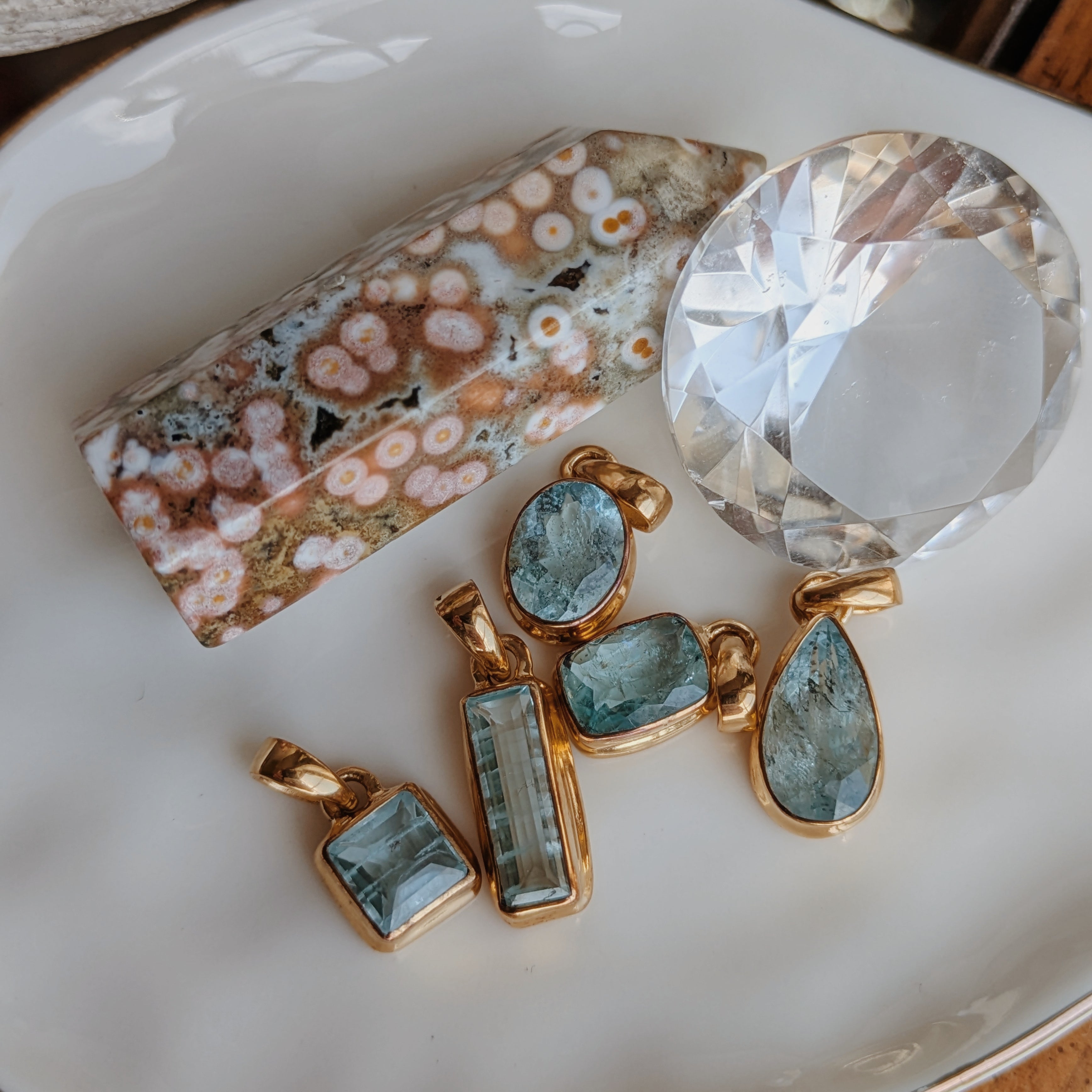 Faceted Thick Bezel Aquamarine Pendant | Gold Wild Alabaster