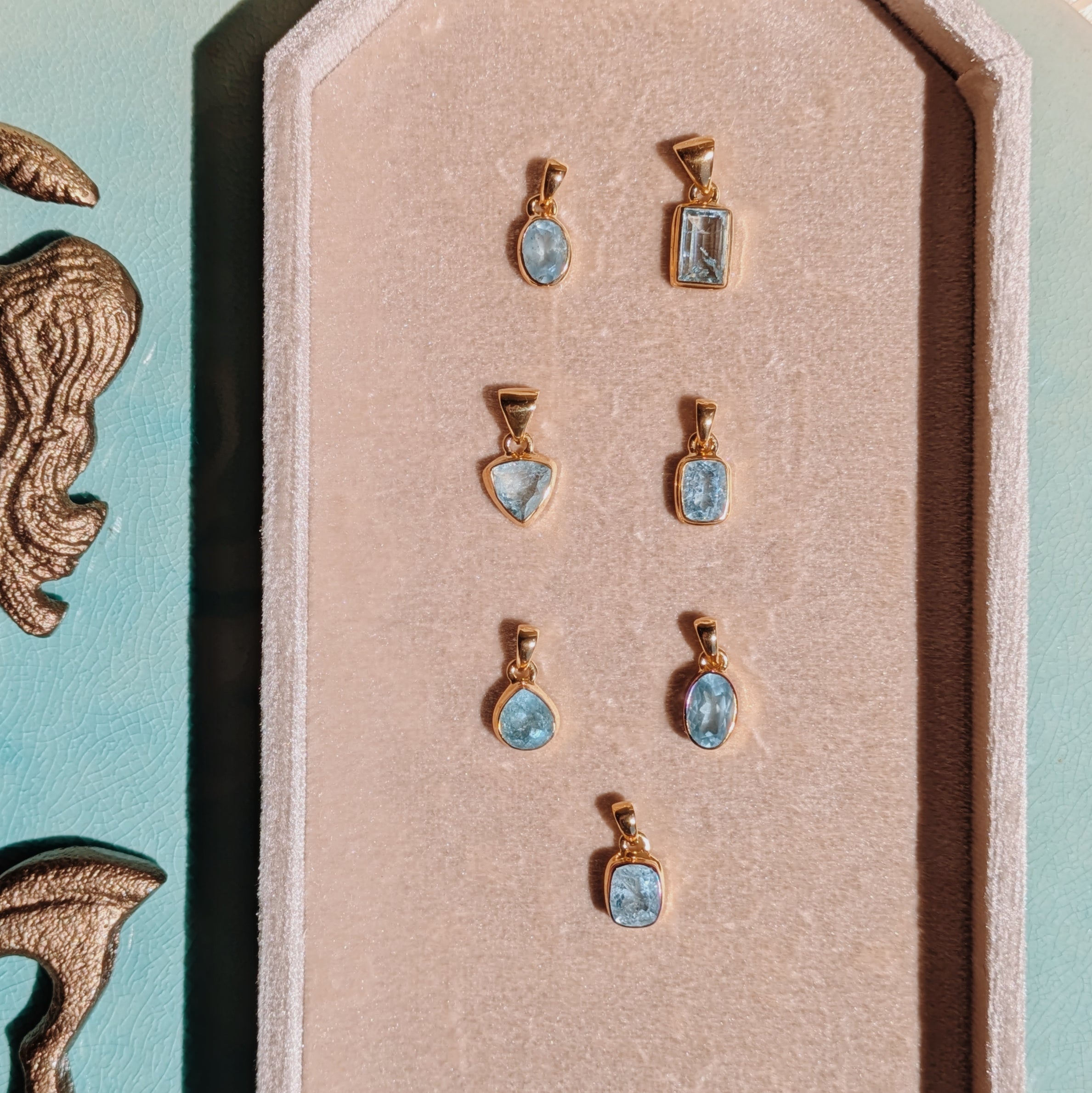 Faceted Thick Bezel Aquamarine Pendant | Gold