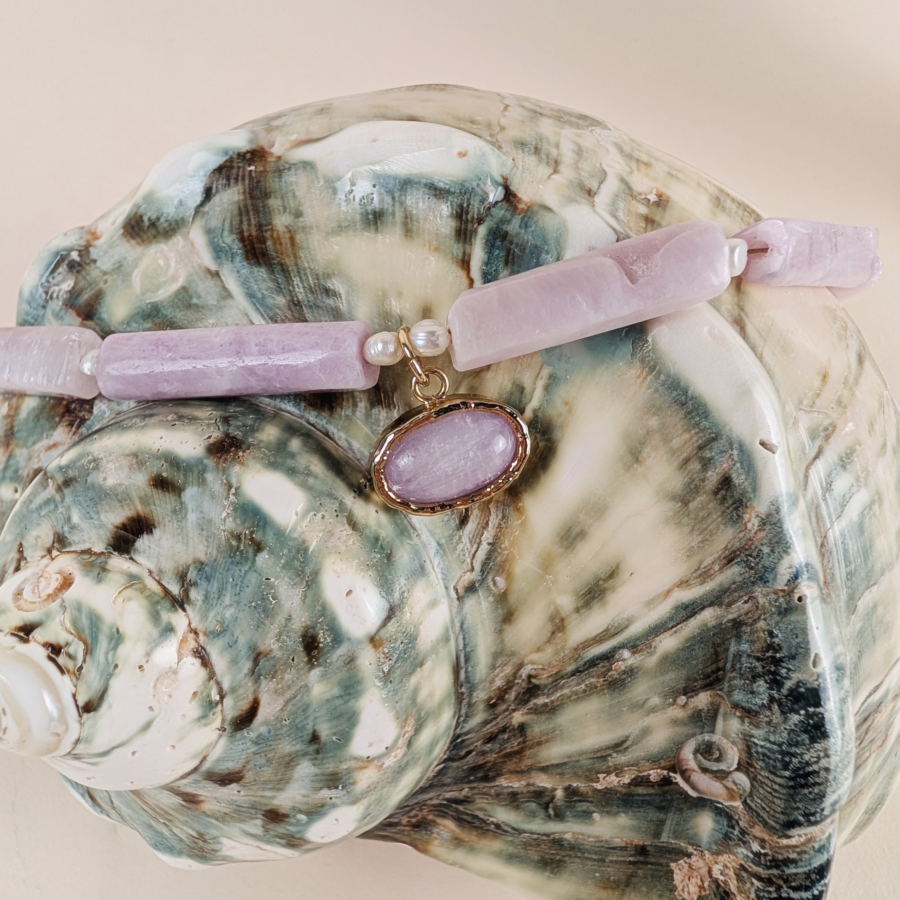 The Alessia Necklace | Kunzite + Pearl