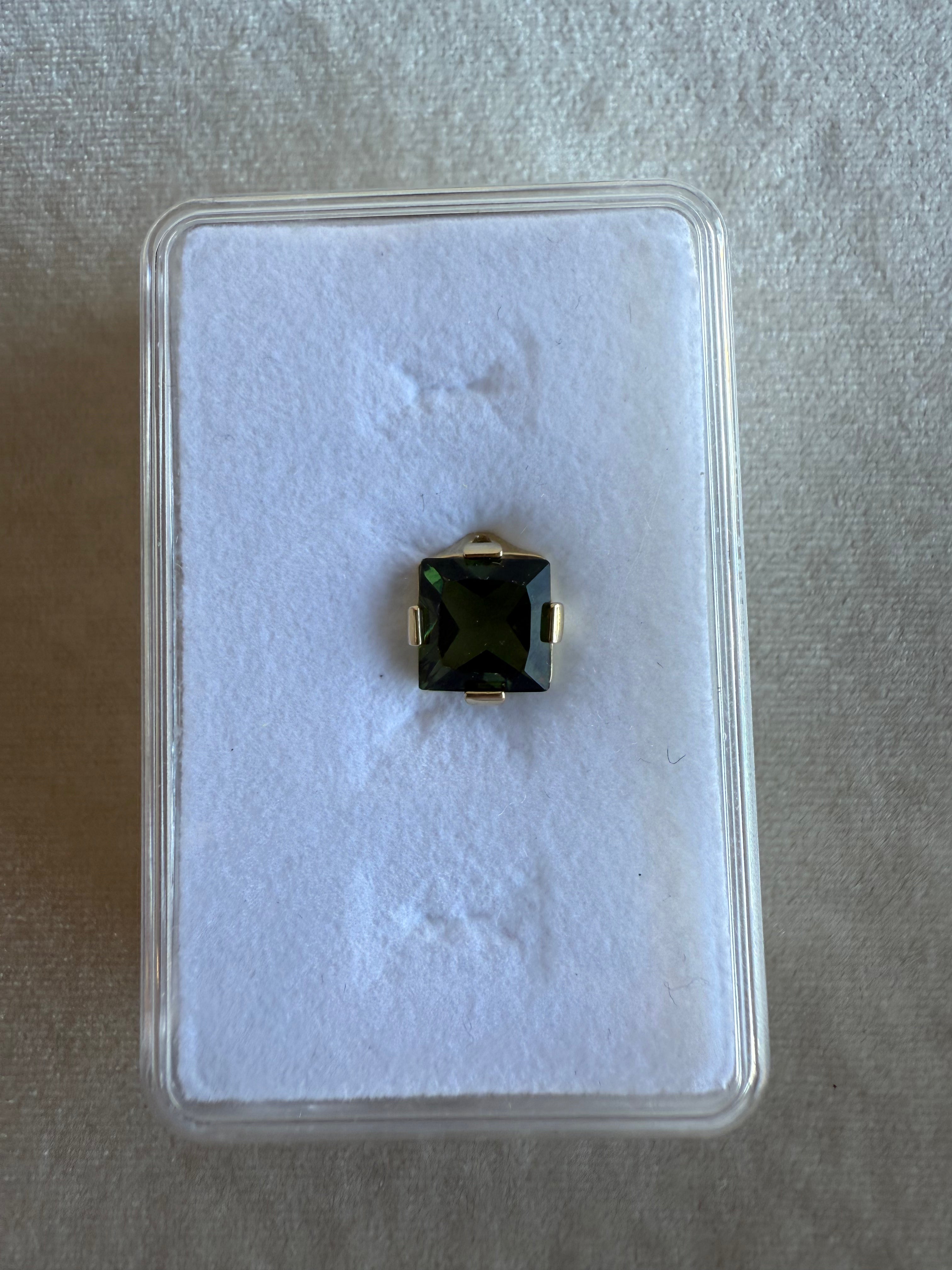 Moldavite Pendant 18kb